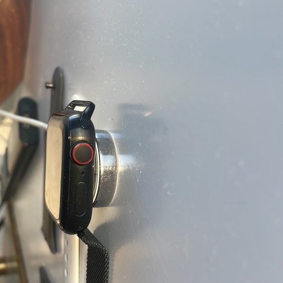 APPLE WATCH // SERIES 6 // 40MM // WR 50M / LTE // TITANIUM & CERAMIC// GPS - Picture 3 of 4